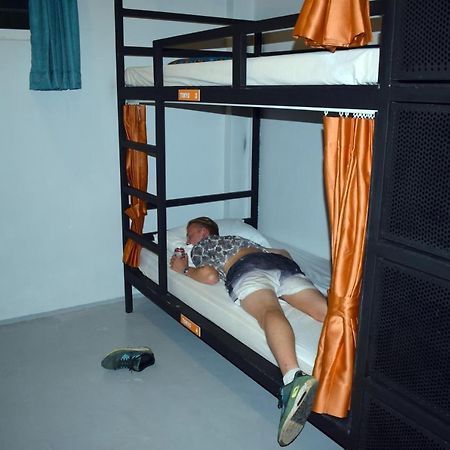 Revolution Siem Reap Hostel Екстериор снимка