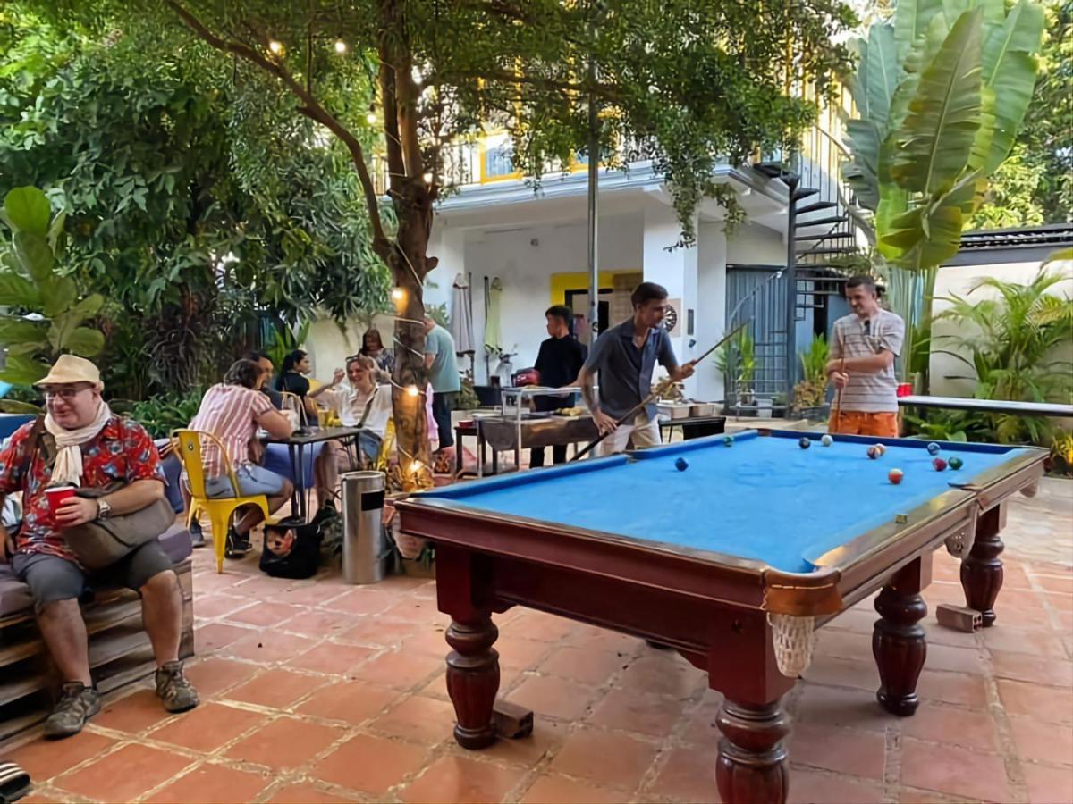 Revolution Siem Reap Hostel Екстериор снимка