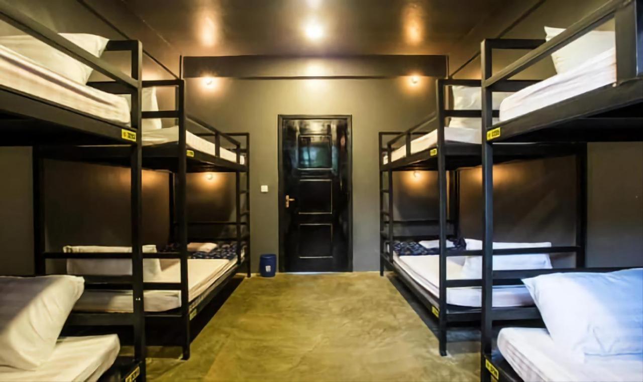 Revolution Siem Reap Hostel Екстериор снимка