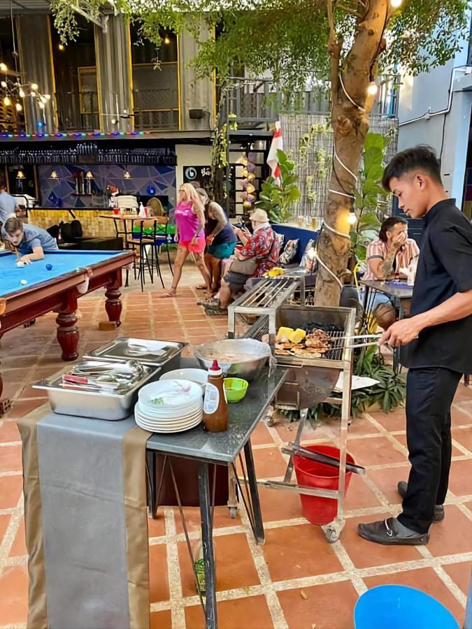 Revolution Siem Reap Hostel Екстериор снимка