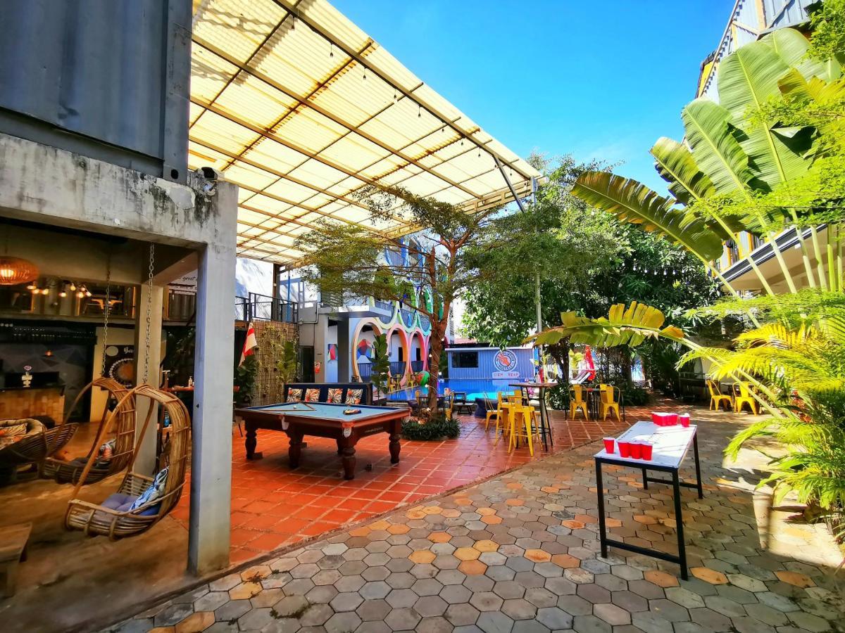 Revolution Siem Reap Hostel Екстериор снимка