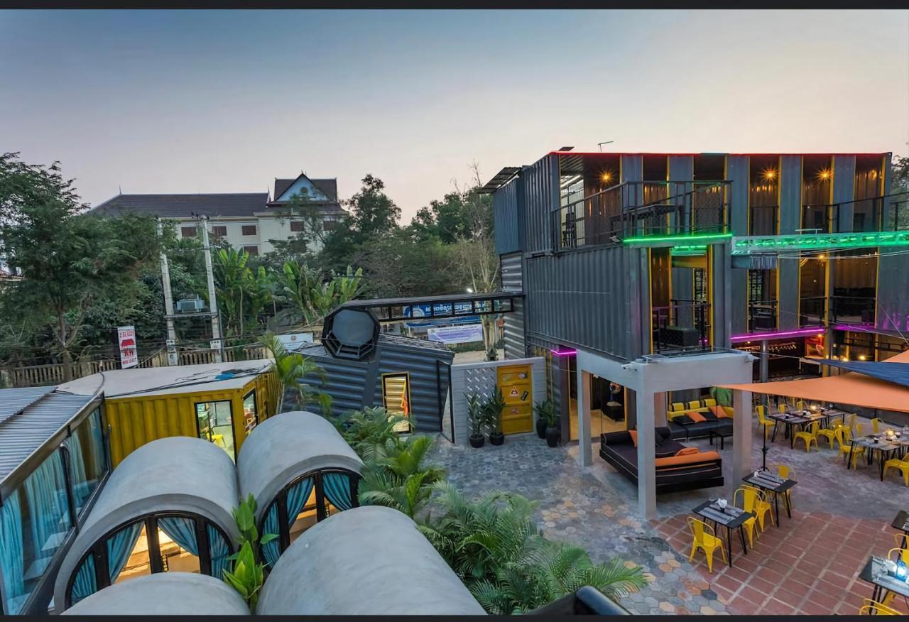 Revolution Siem Reap Hostel Екстериор снимка