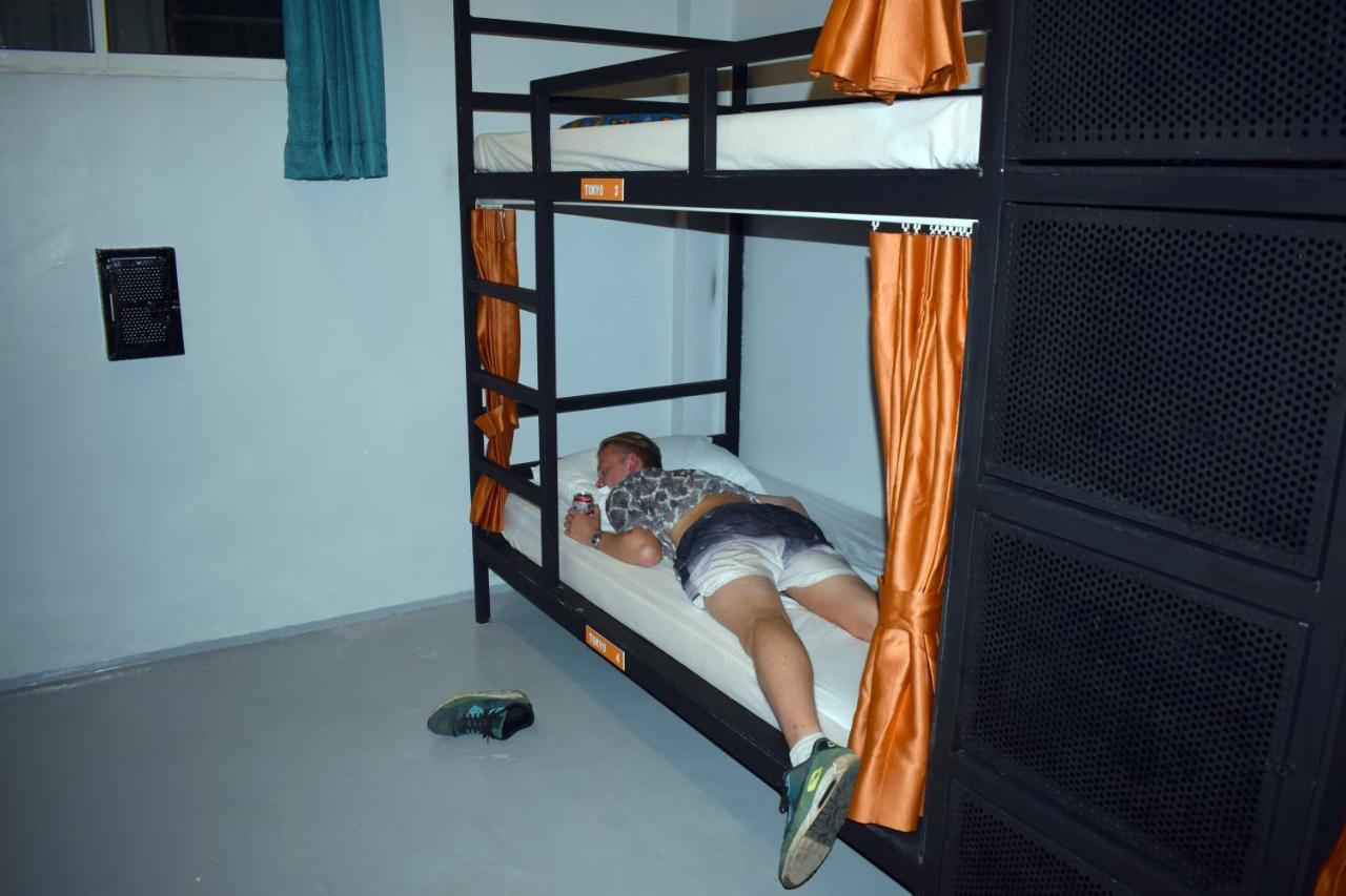 Revolution Siem Reap Hostel Екстериор снимка